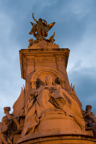 Statue near Buckingham