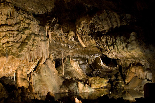 Nice cave pool in Grottes de Hotton.jpg