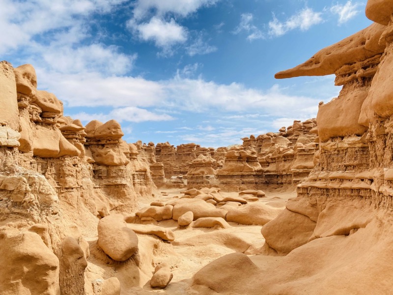 goblin-valley-landscape-photo.jpeg