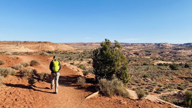 julie-hiking-the-rim.jpeg