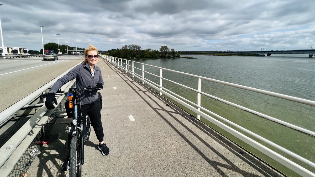 Julie on the Moerdijk bridge