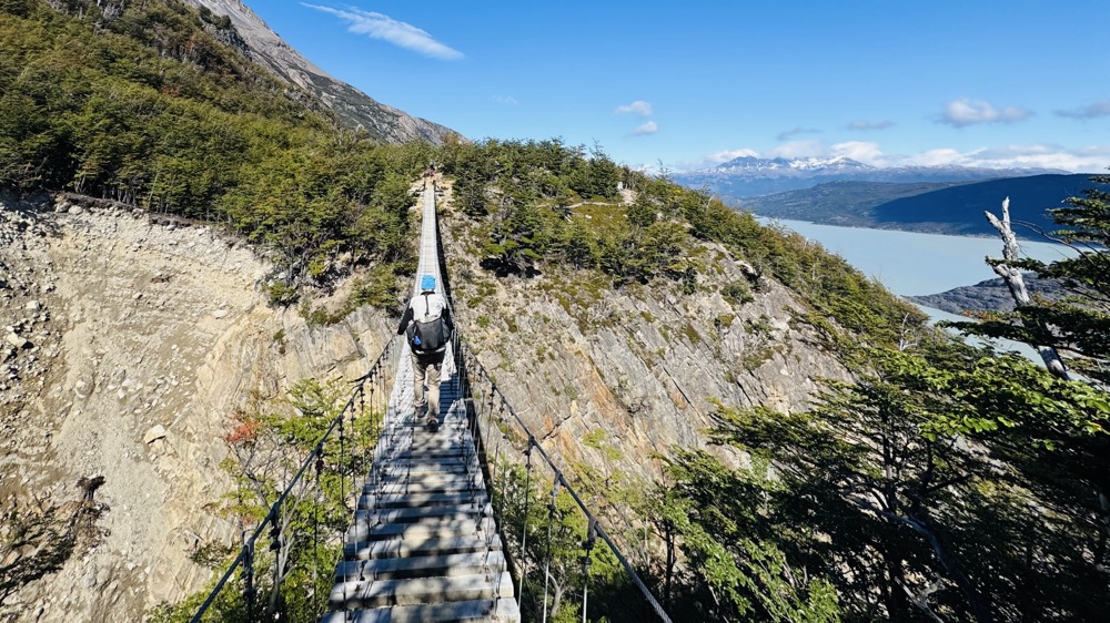 Swinging bridge