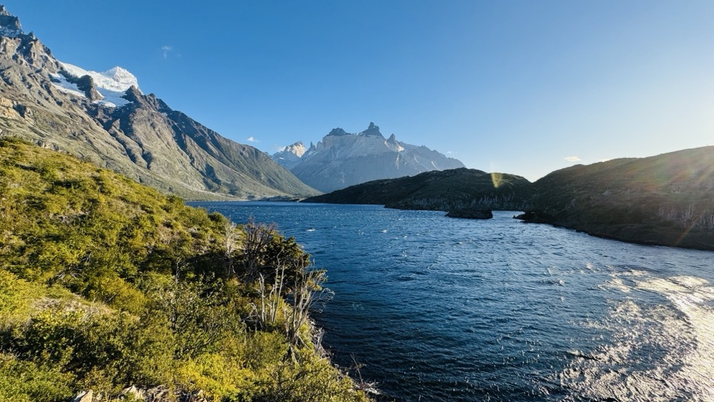 Walking through the interior lakes on the way to Italiano