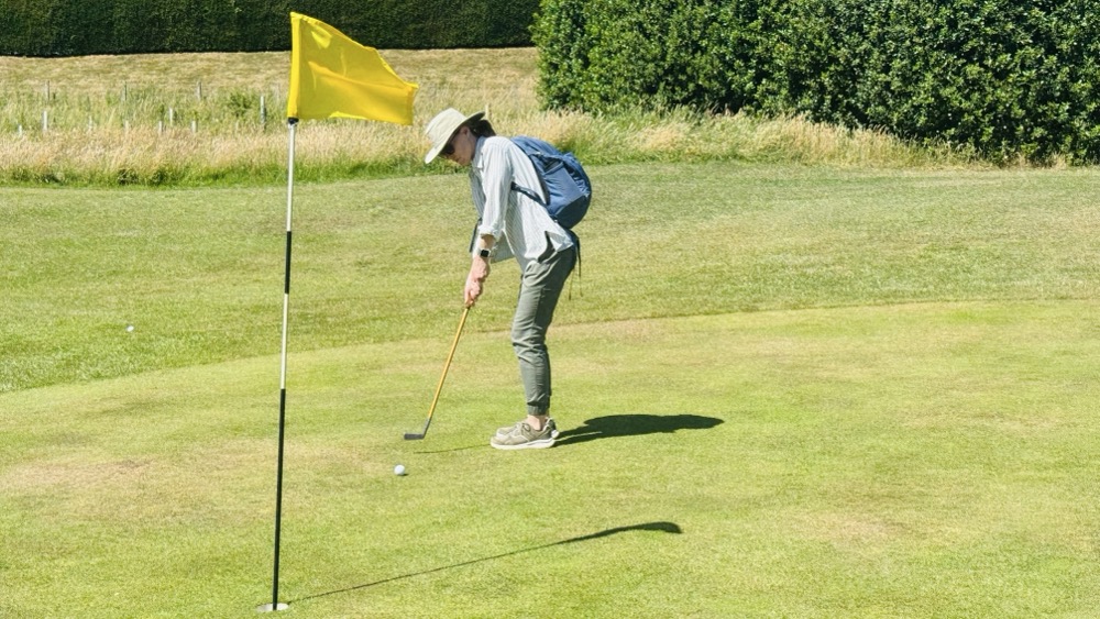 Julie putts