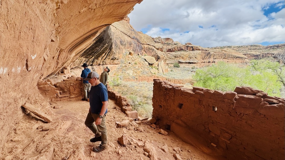 Big ruin and pictographs