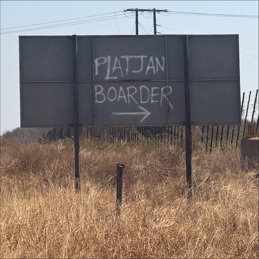 Re-routing sign to Platjan Border