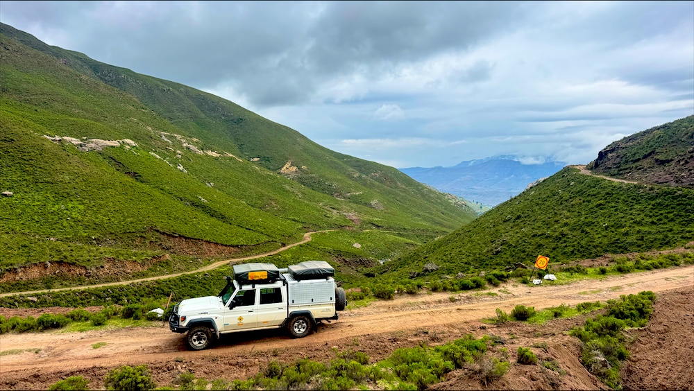 Descending toward Lesotho from Lundean's Nek