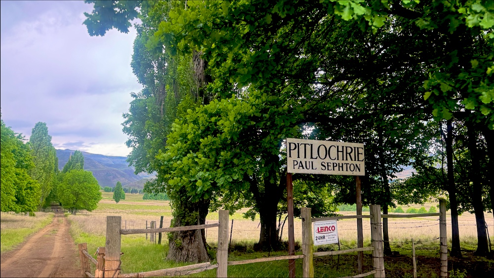 Entrance to Pitlochrie Farm